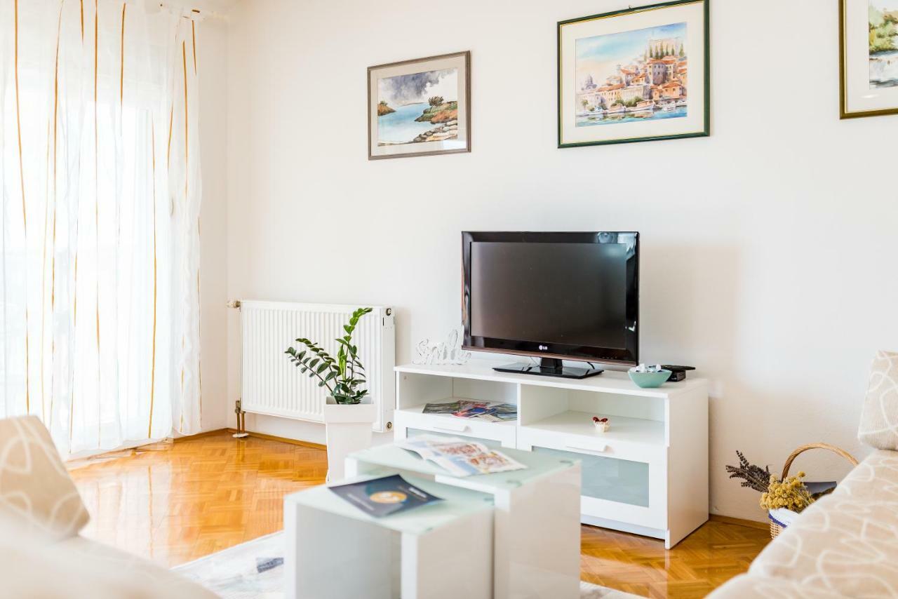 Apartment Anamarija With Sea View Sibenik Bagian luar foto