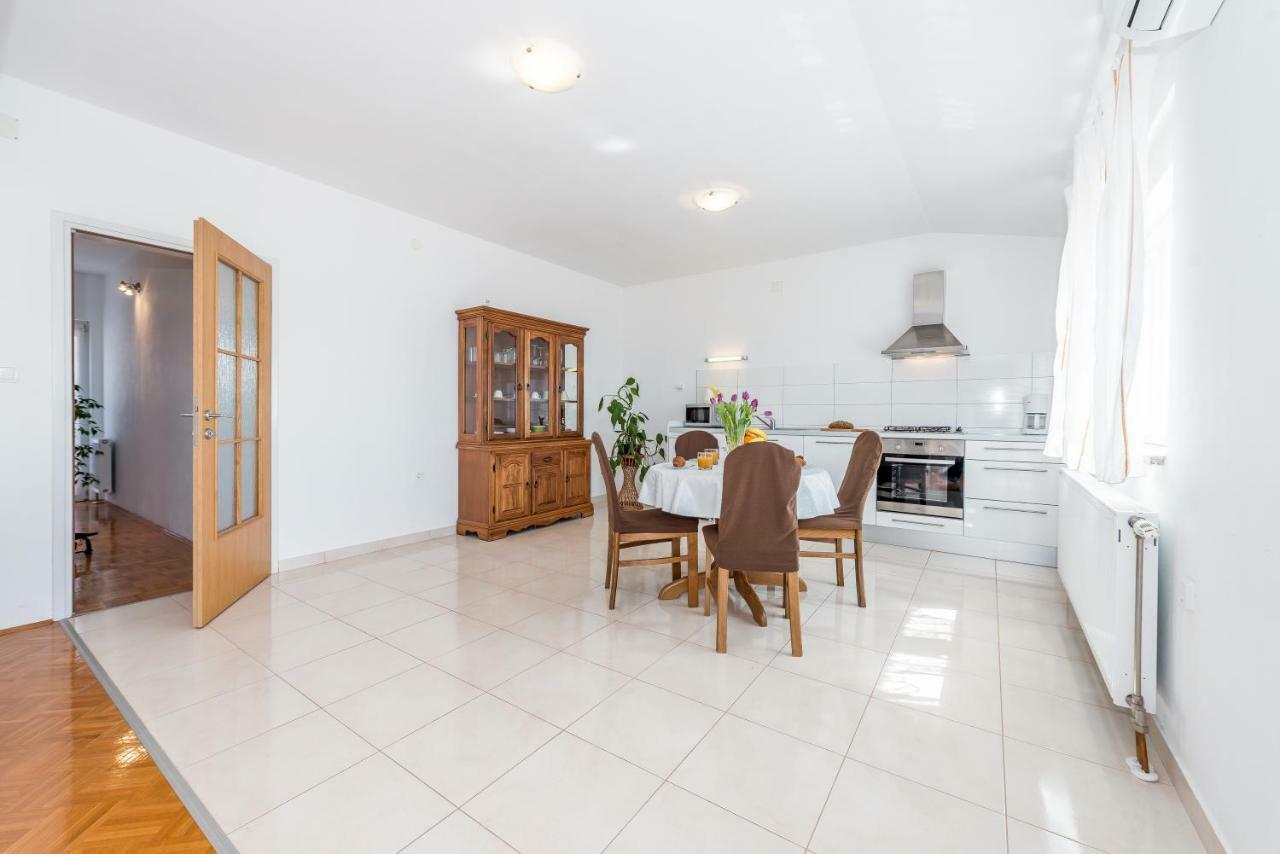Apartment Anamarija With Sea View Sibenik Bagian luar foto